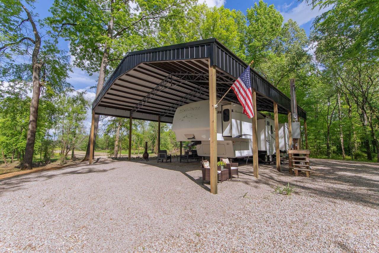 850 Elizabeth Ln - Photo 1