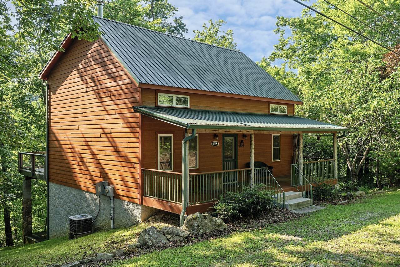 1235 Lakeview Dr - Photo 1
