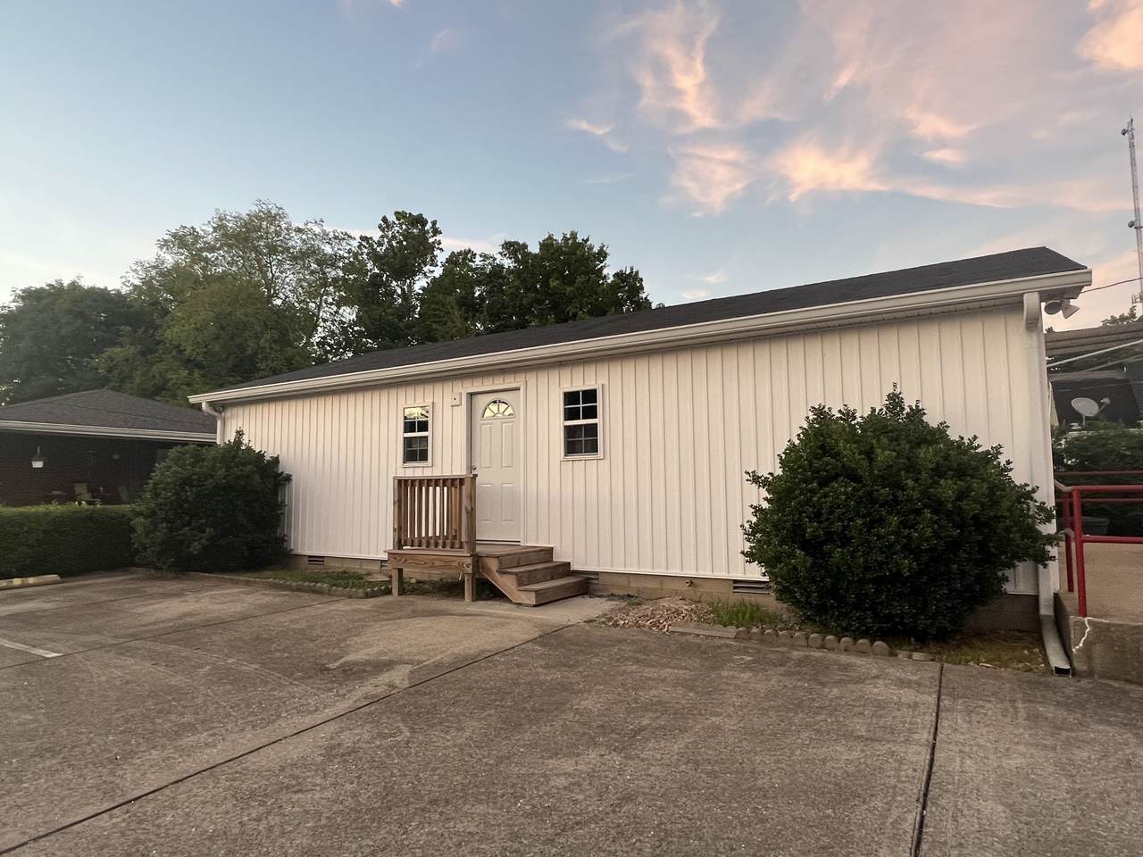 113 N Vine St - Photo 1