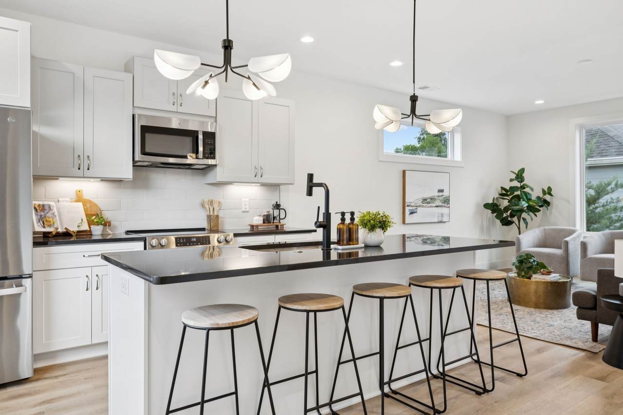 1117B Chester Ave - Photo 1