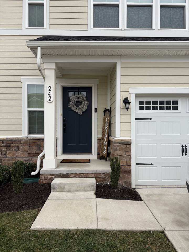 242 Pryor Dr - Photo 1