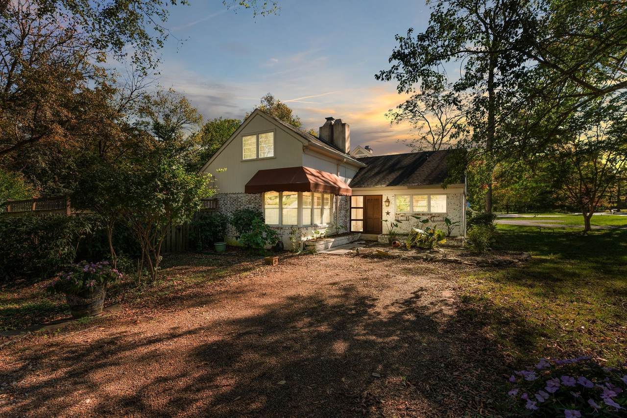 201 Brookfield Ave - Photo 1