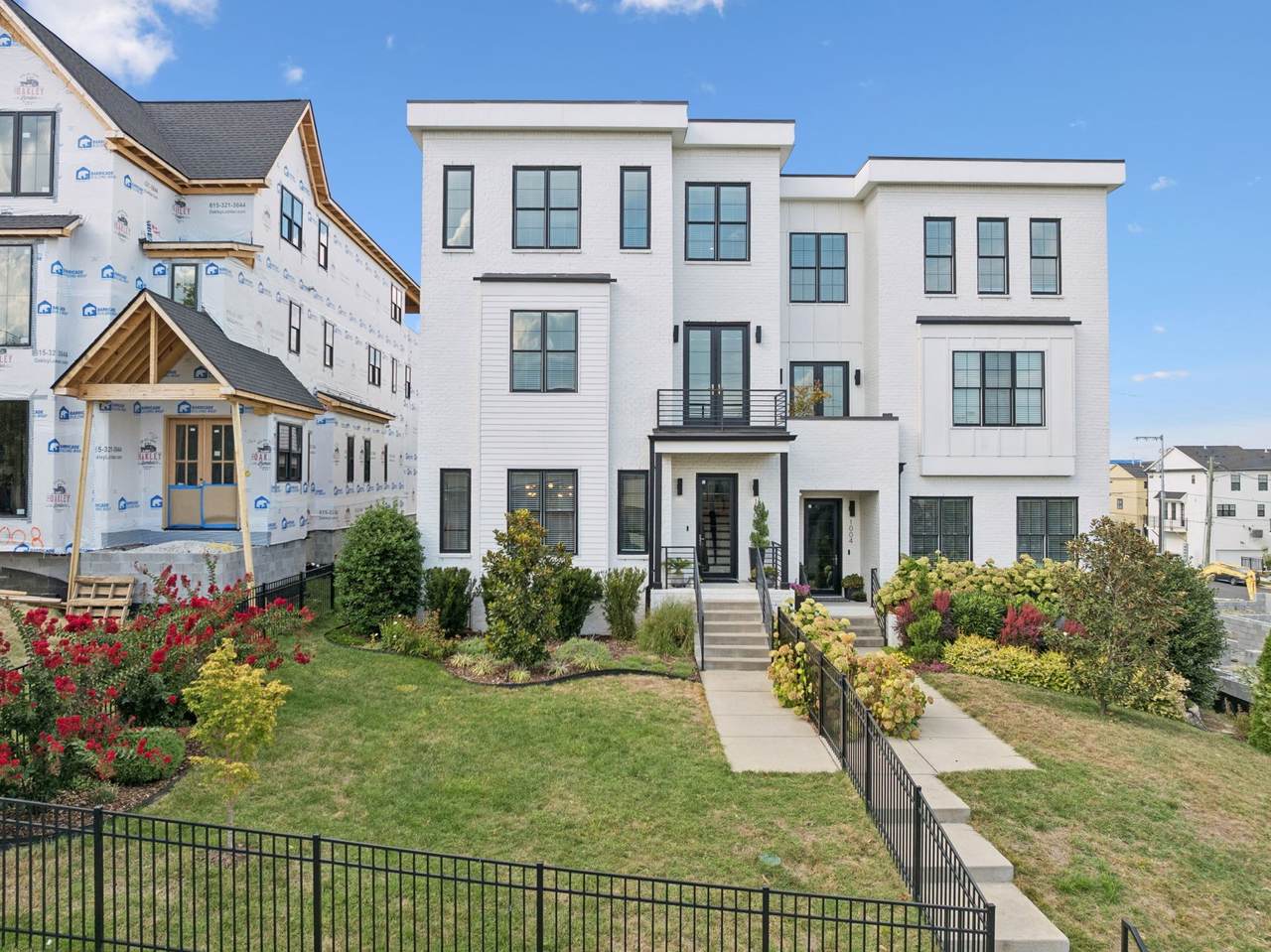 1006 Argyle Ave - Photo 1