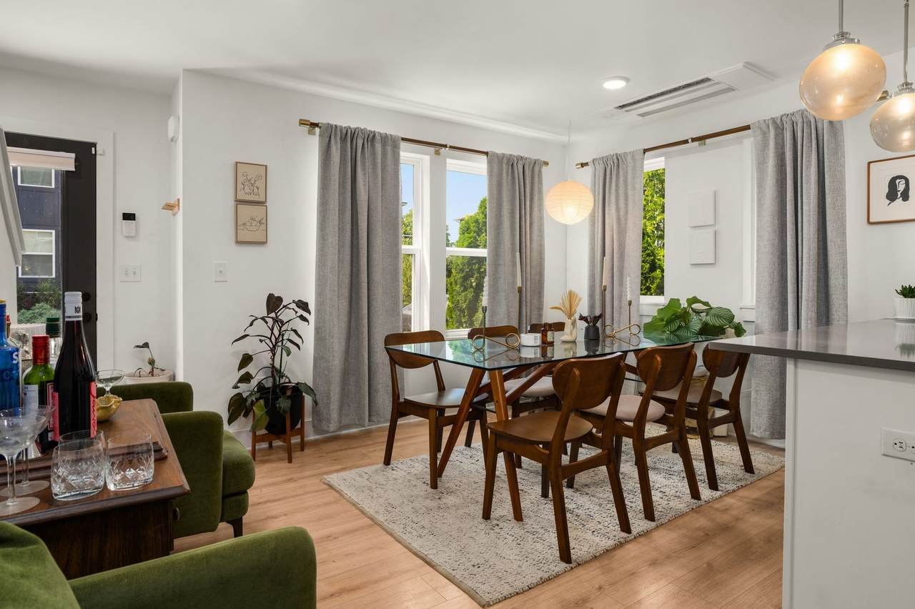 102 Duke St - Photo 1