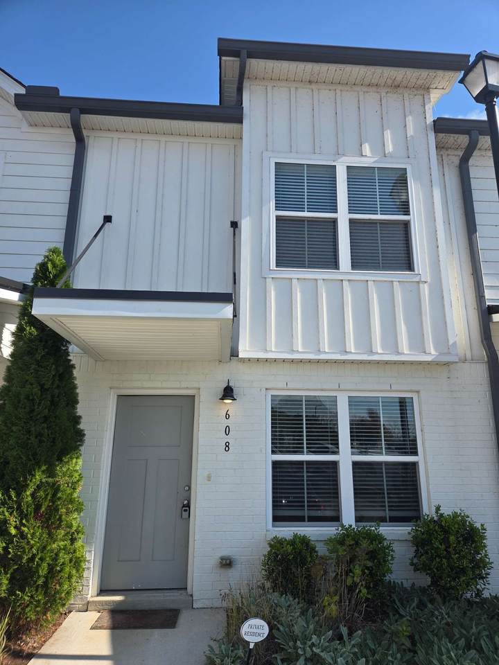 608 Hadley Village Blvd - Photo 1