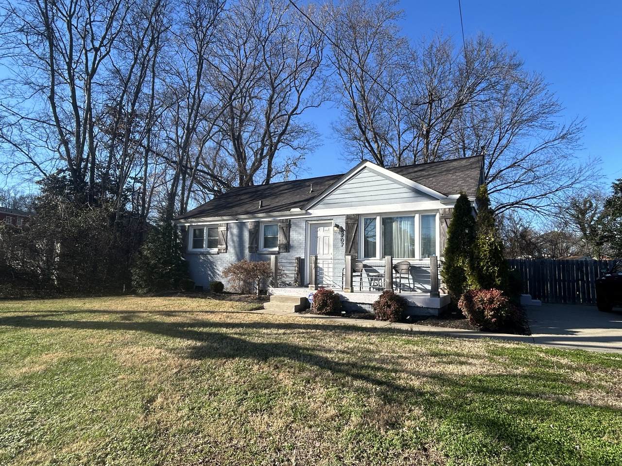 3207 Southlake Dr - Photo 1