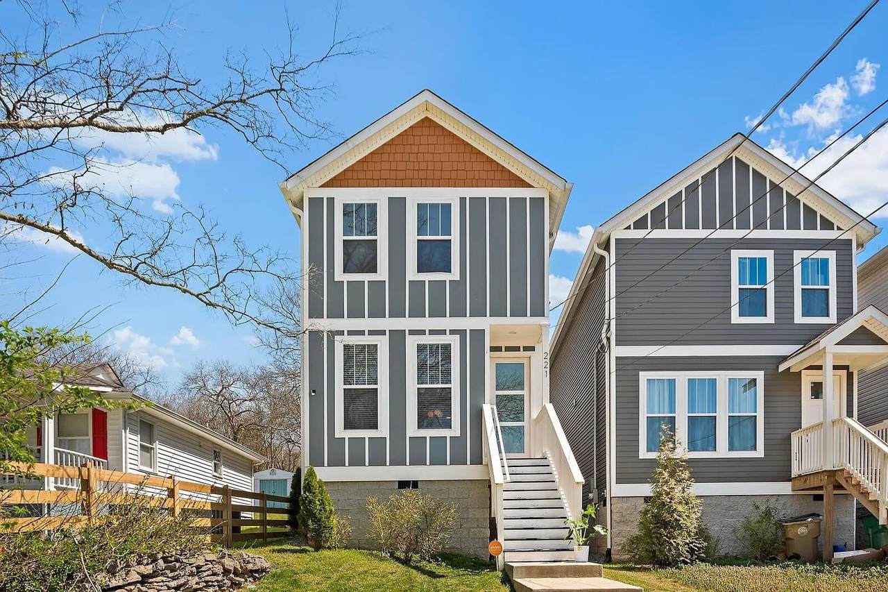 221 Hillcrest Dr - Photo 1