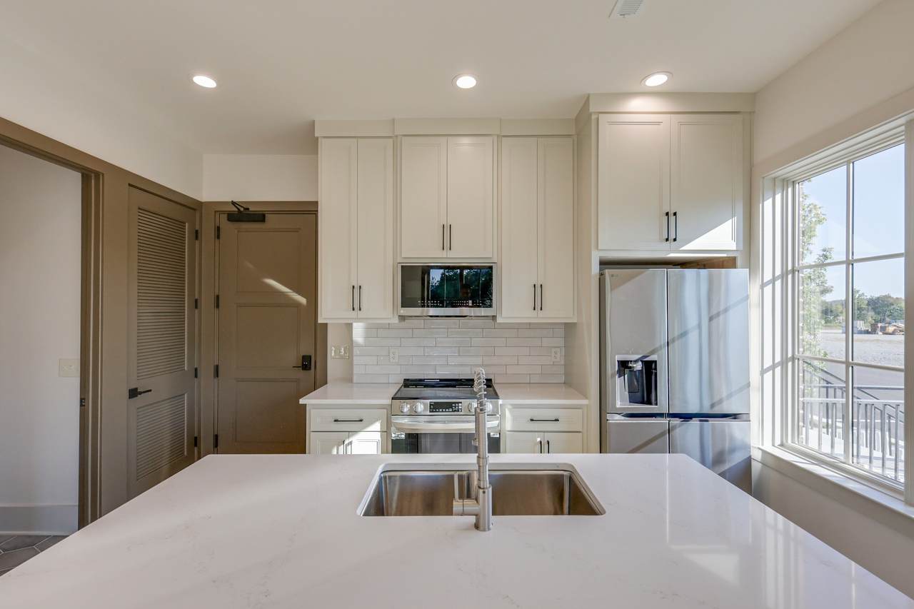 1025 Southwalk Dr - Photo 1