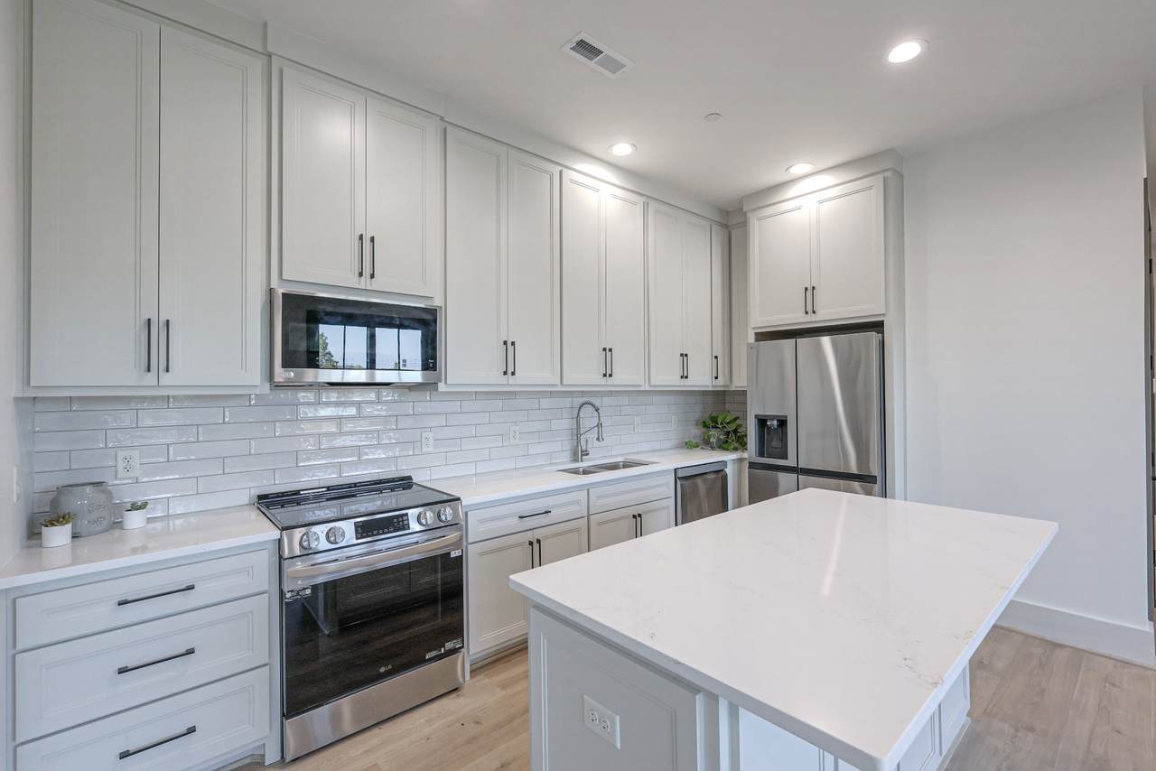 1025 Southwalk Dr - Photo 1