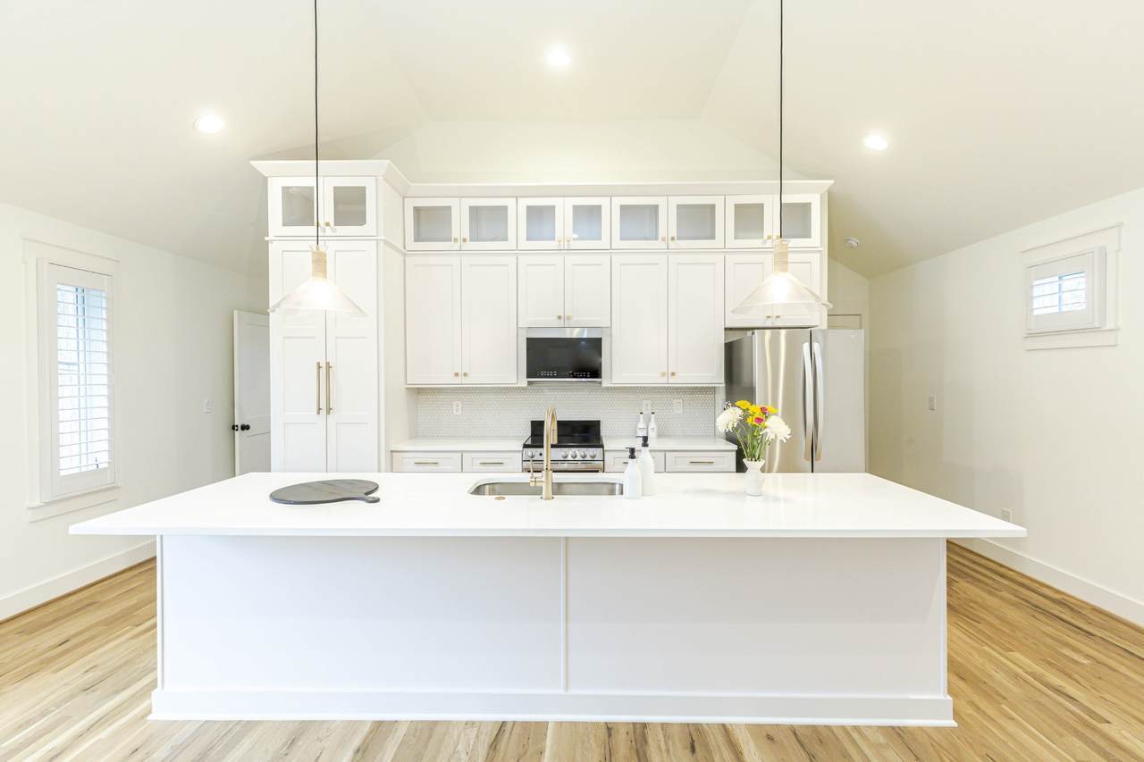 2213B Belmont Blvd - Photo 1