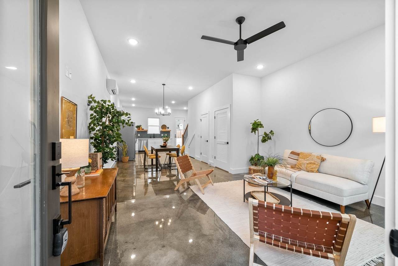 682 Anderson Ln - Photo 1