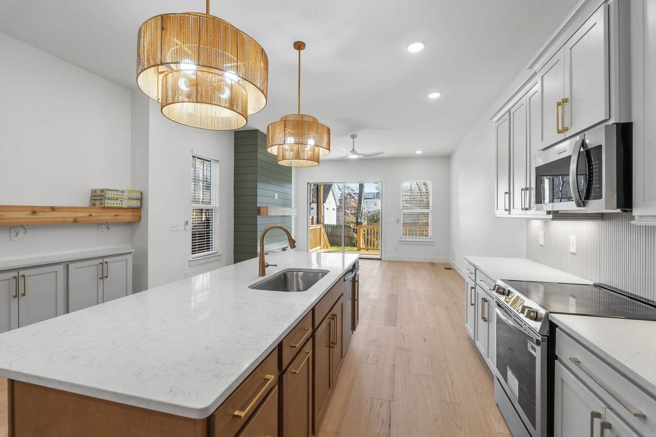 915A Marilyn Rd - Photo 1