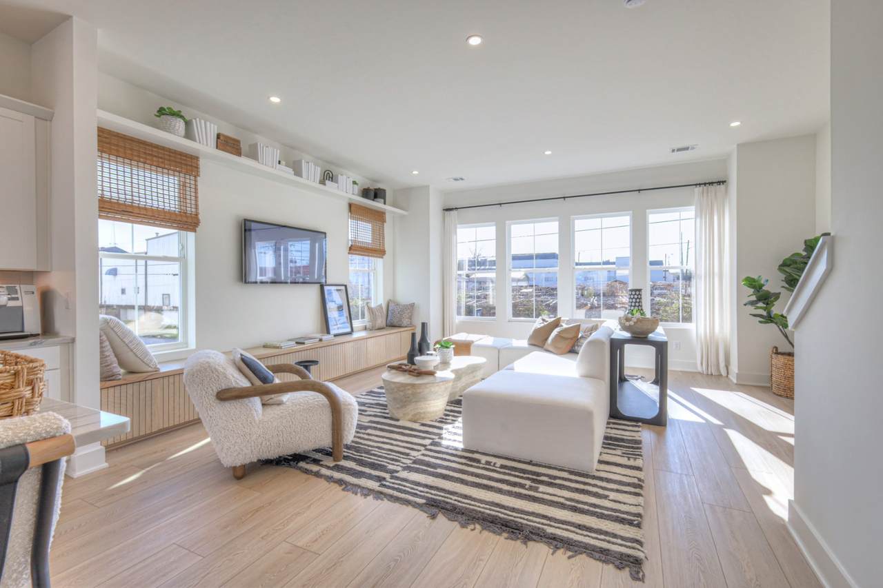 4114 Indiana Ave - Photo 1