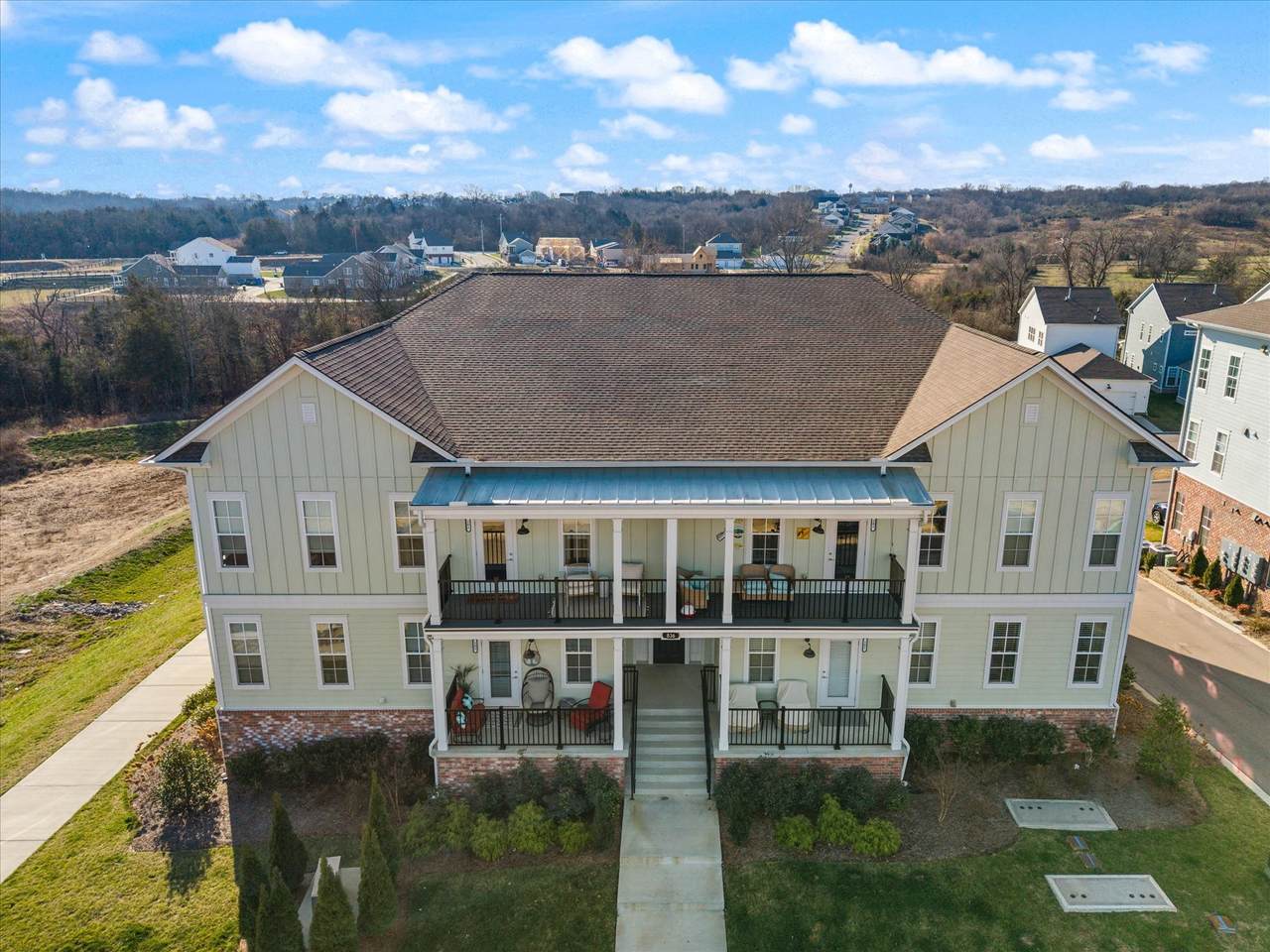836 Goswell Drive - Photo 1