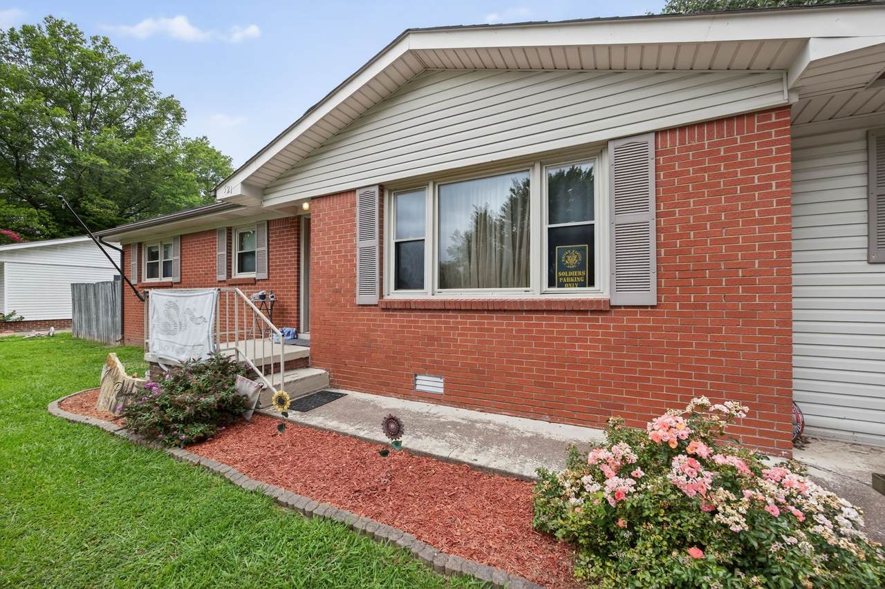 521 Thomas Ave - Photo 1