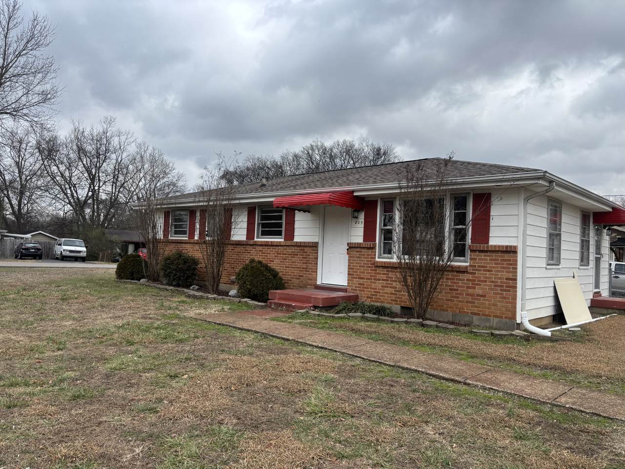 809 Country Club Dr - Photo 1