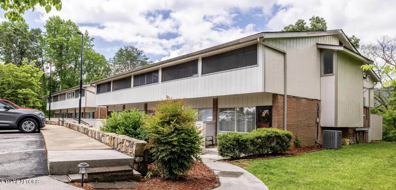 2806 Suncrest Rd - Photo 1