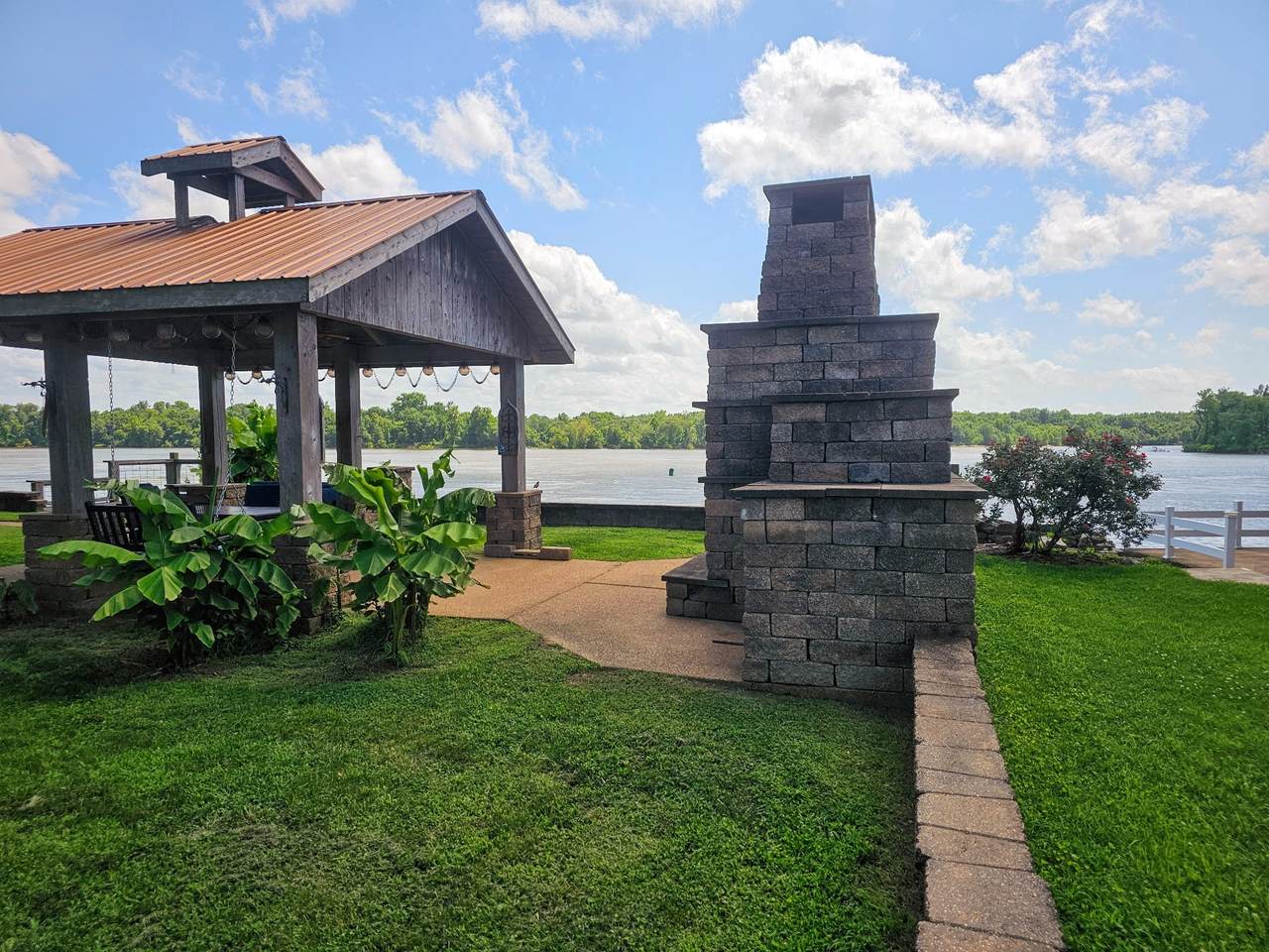 625 River Rd - Photo 1