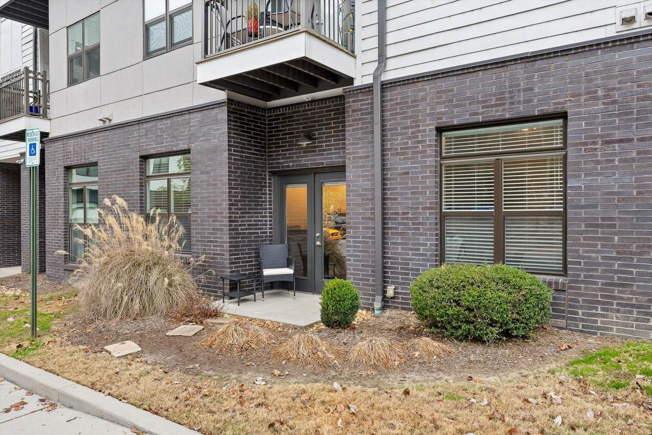 782 Riverfront Parkway - Photo 1