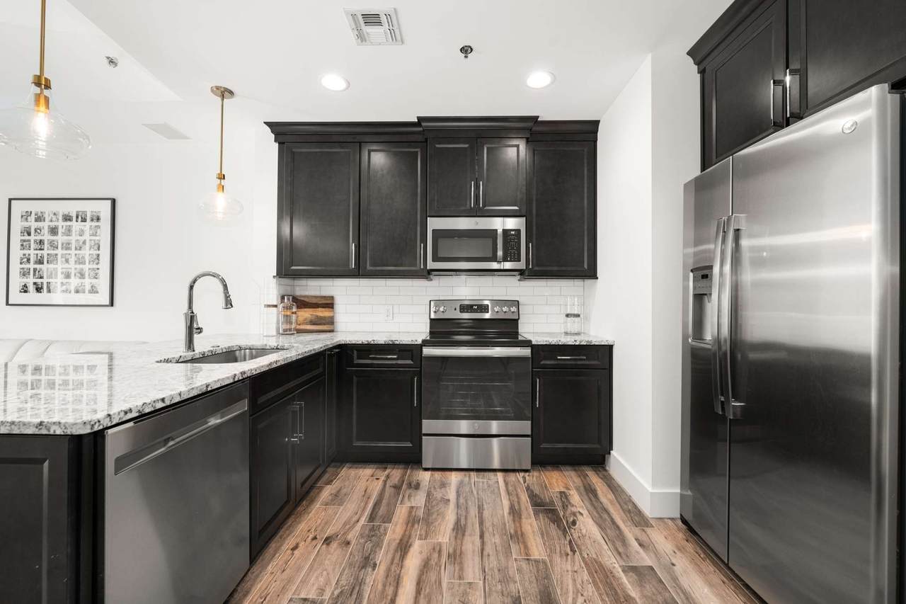 301 Demonbreun St - Photo 1