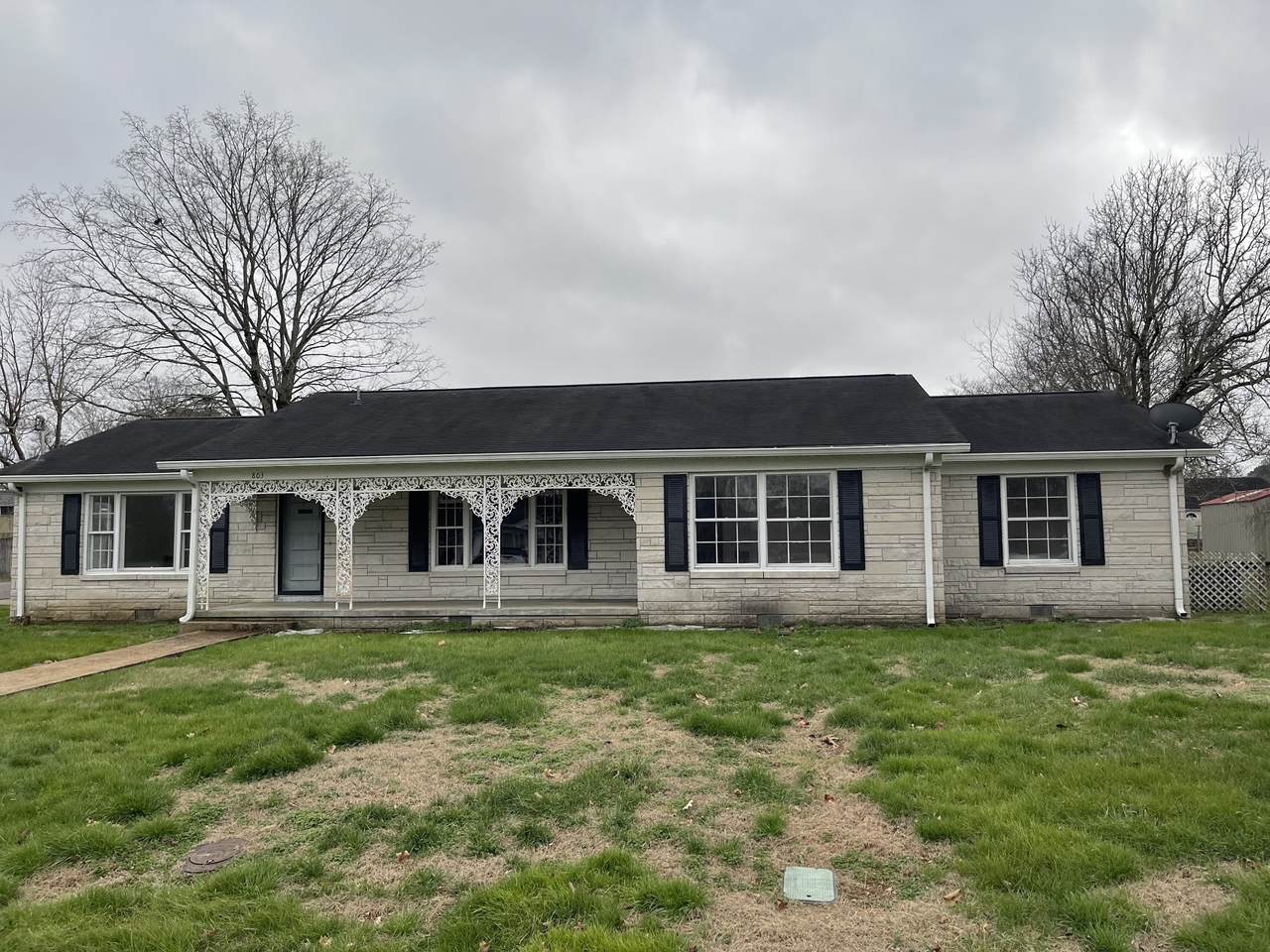 803 Nichols St - Photo 1