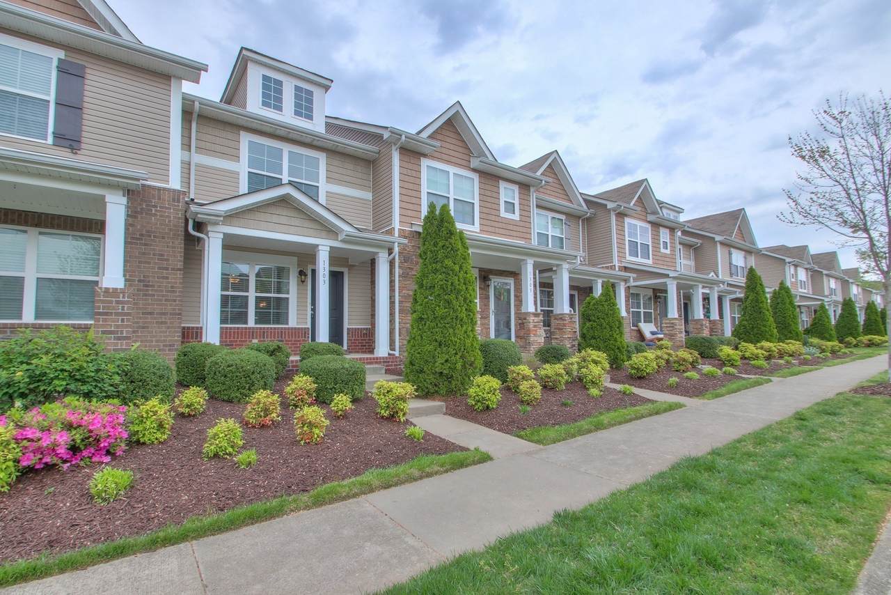 1303 Riverbrook Dr - Photo 1