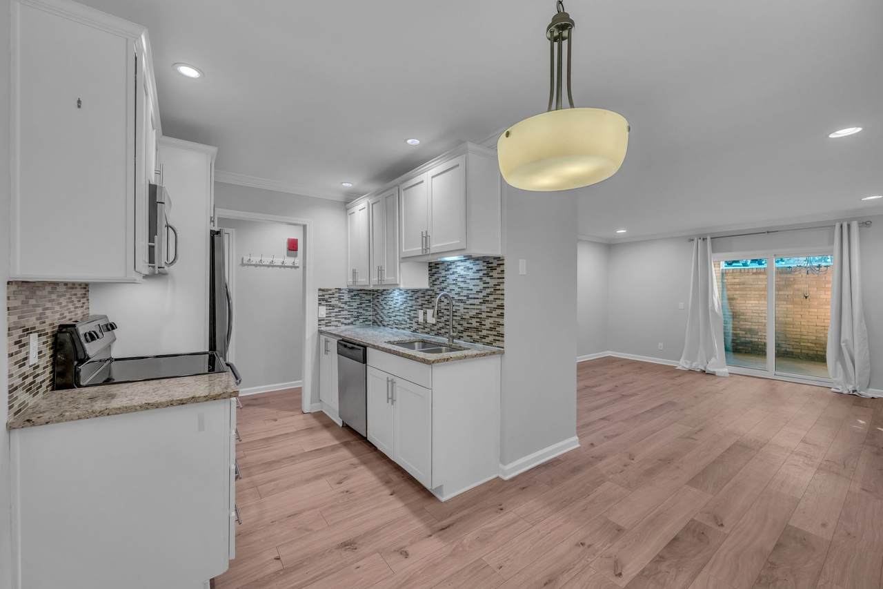 4425 Westlawn Dr - Photo 1