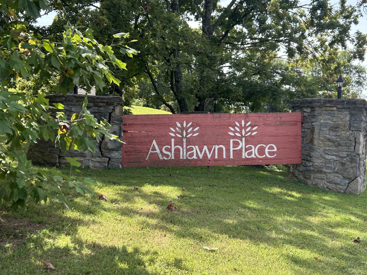 709 Ashlawn Pl - Photo 1
