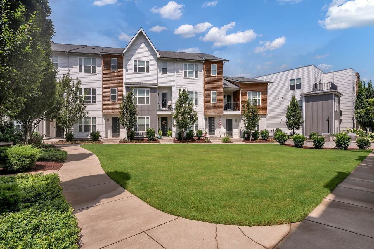 504 Vernon Cir - Photo 1