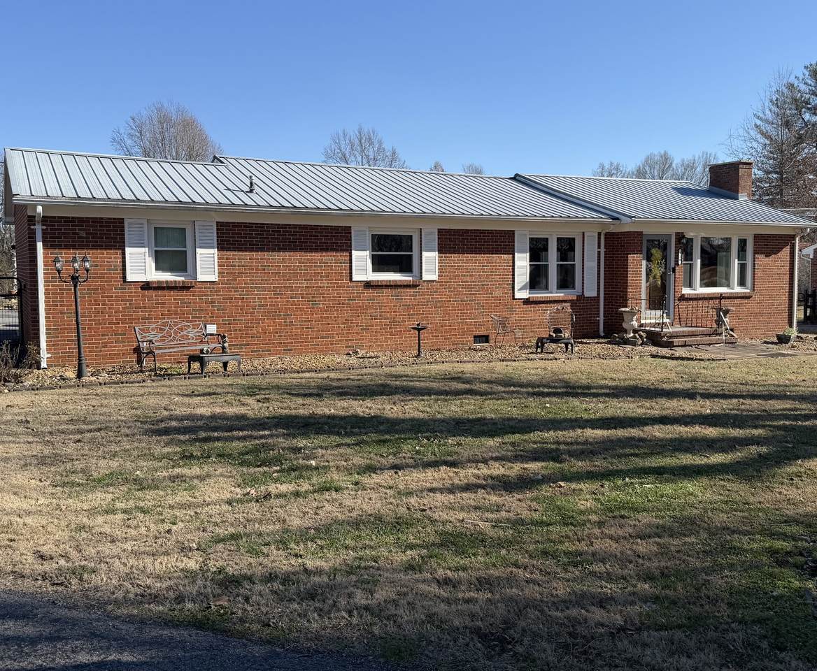 914 Faulkner Springs Rd - Photo 1