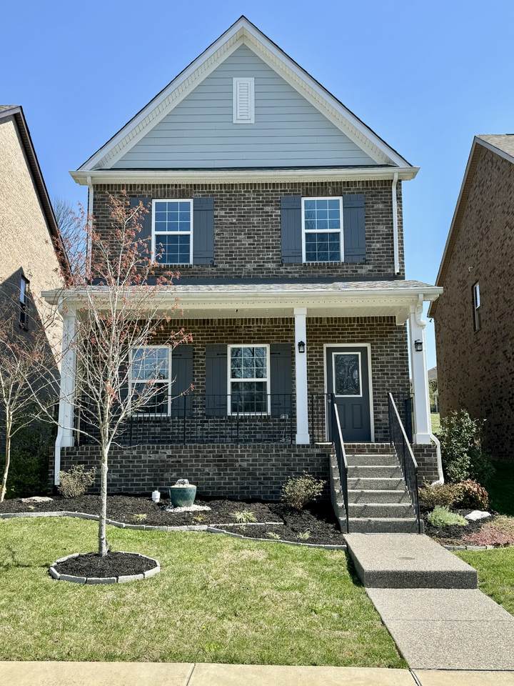 319 Carellton Dr - Photo 1