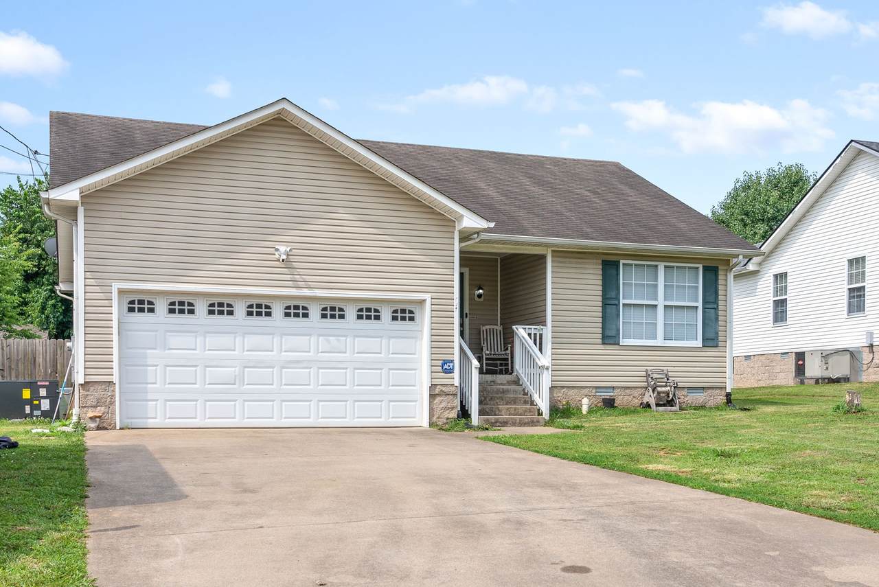 303 Grant Ave - Photo 1