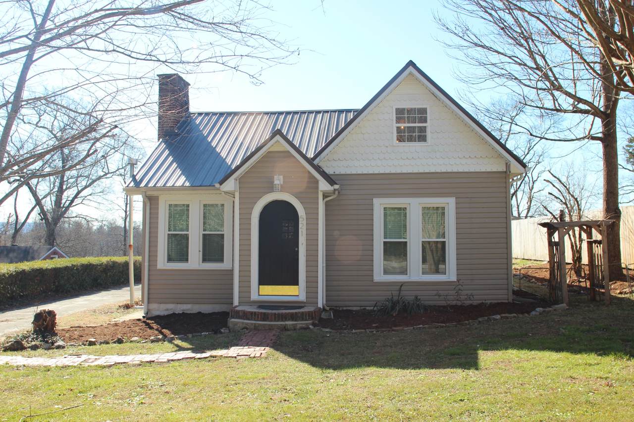 521 W Main St - Photo 1