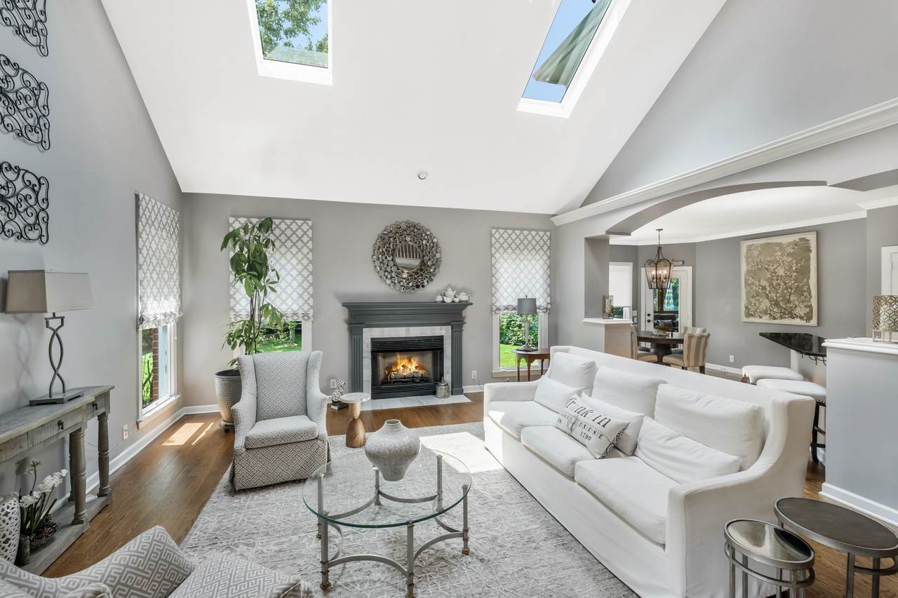 513 Barrington Dr - Photo 1