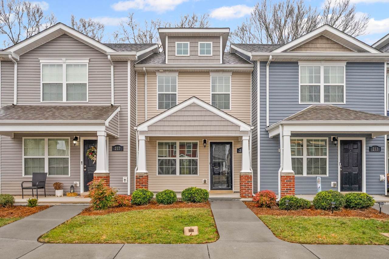 215 Alexander Blvd - Photo 1