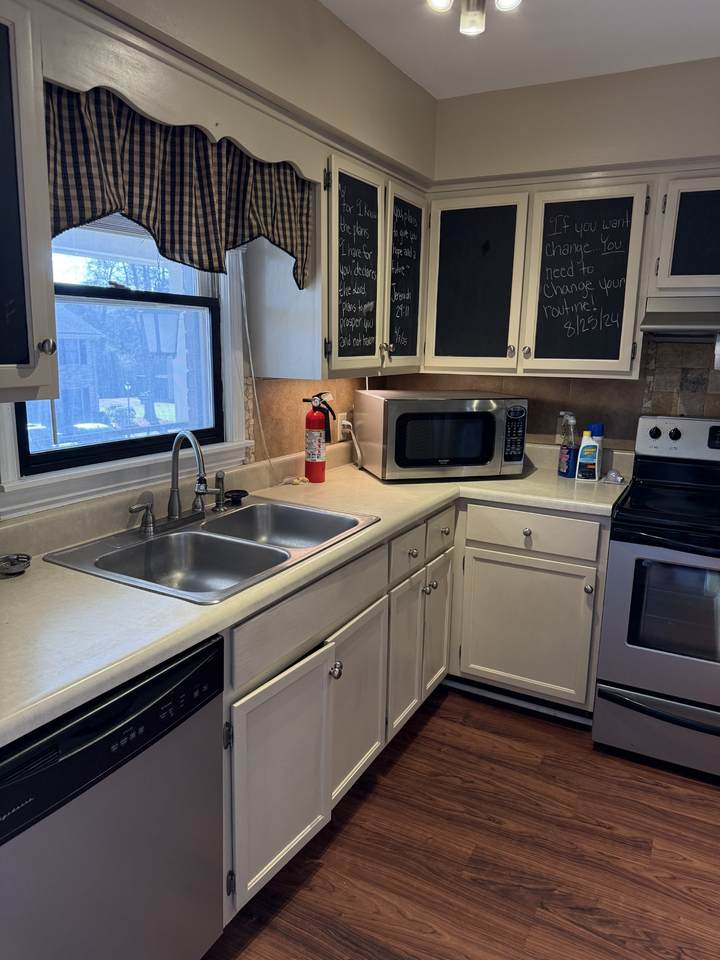 208 Westfield Dr - Photo 1