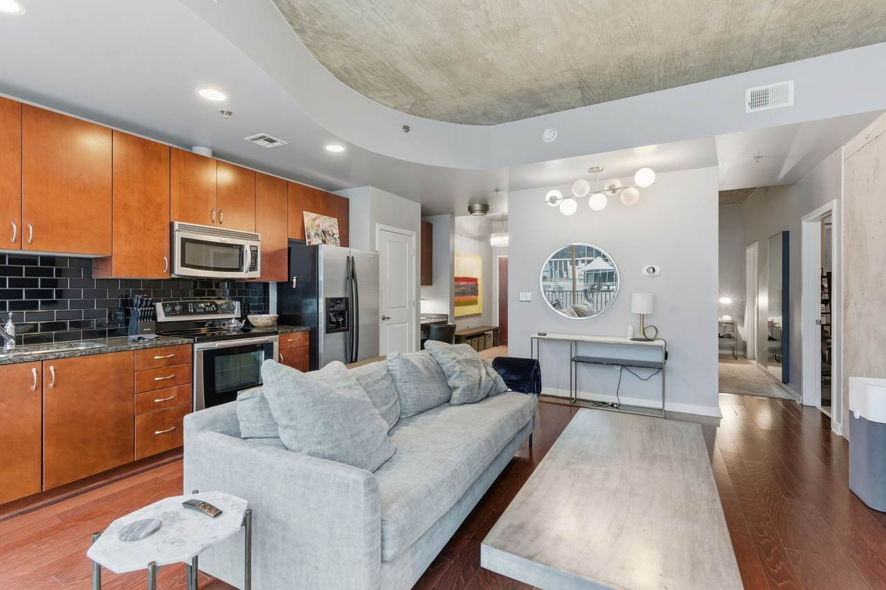 301 Demonbreun St - Photo 1