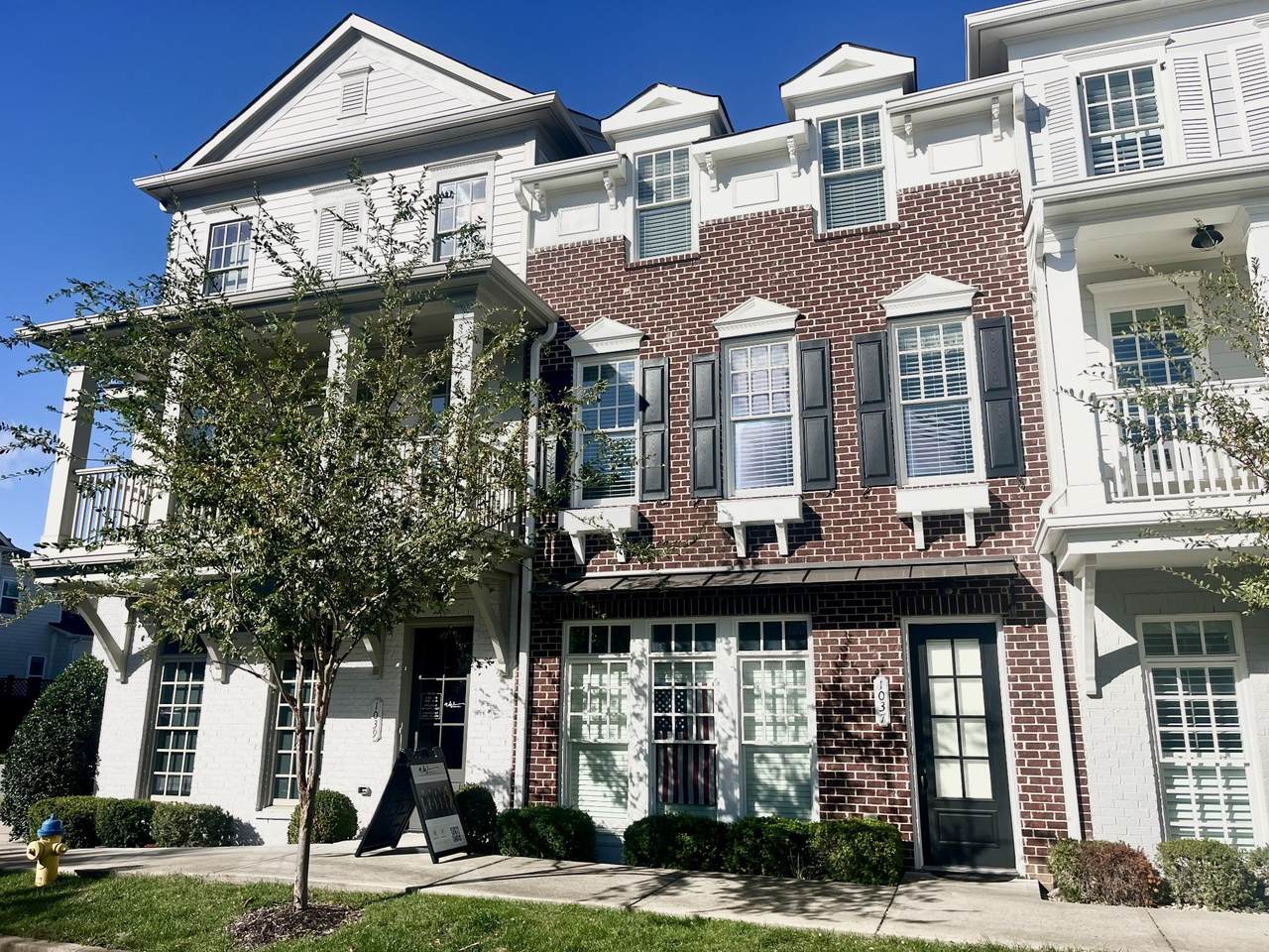 1037 Westhaven Blvd - Photo 1