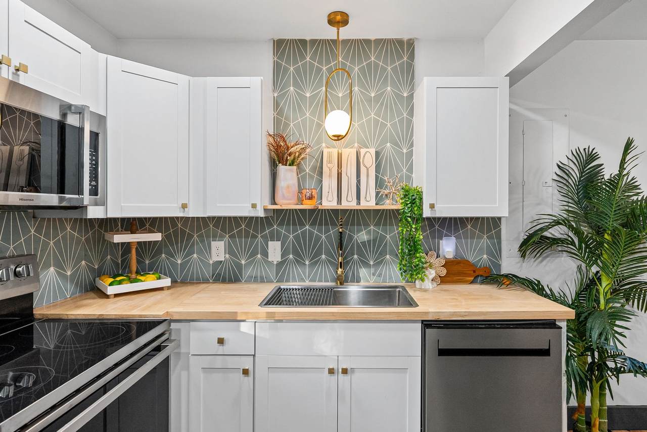 610 Ford St - Photo 1