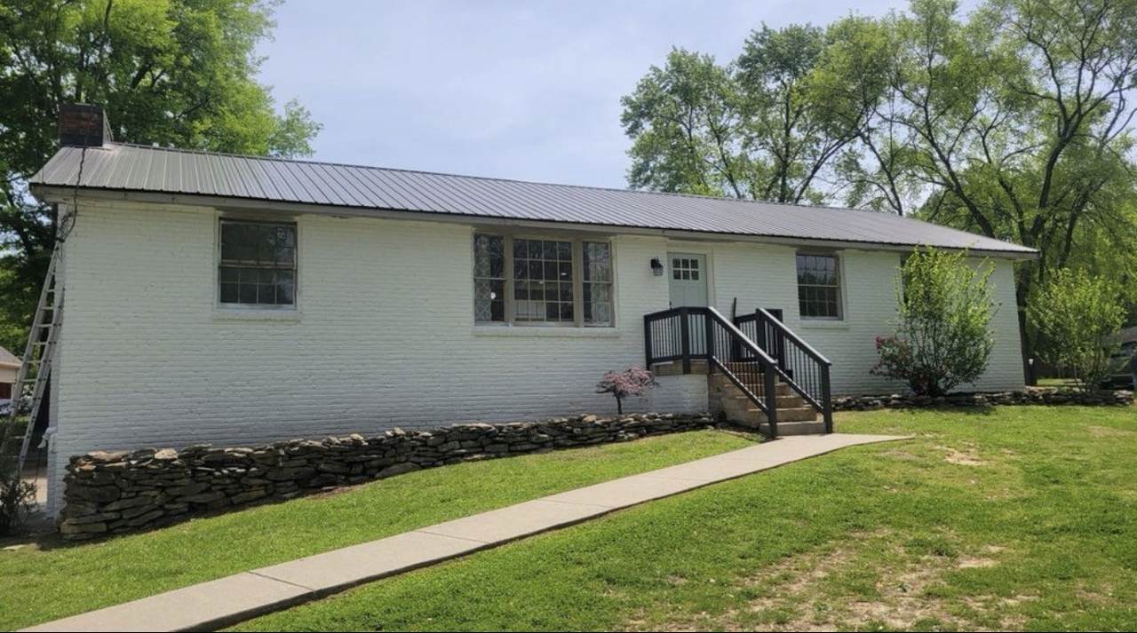 121 Roberta Dr - Photo 1