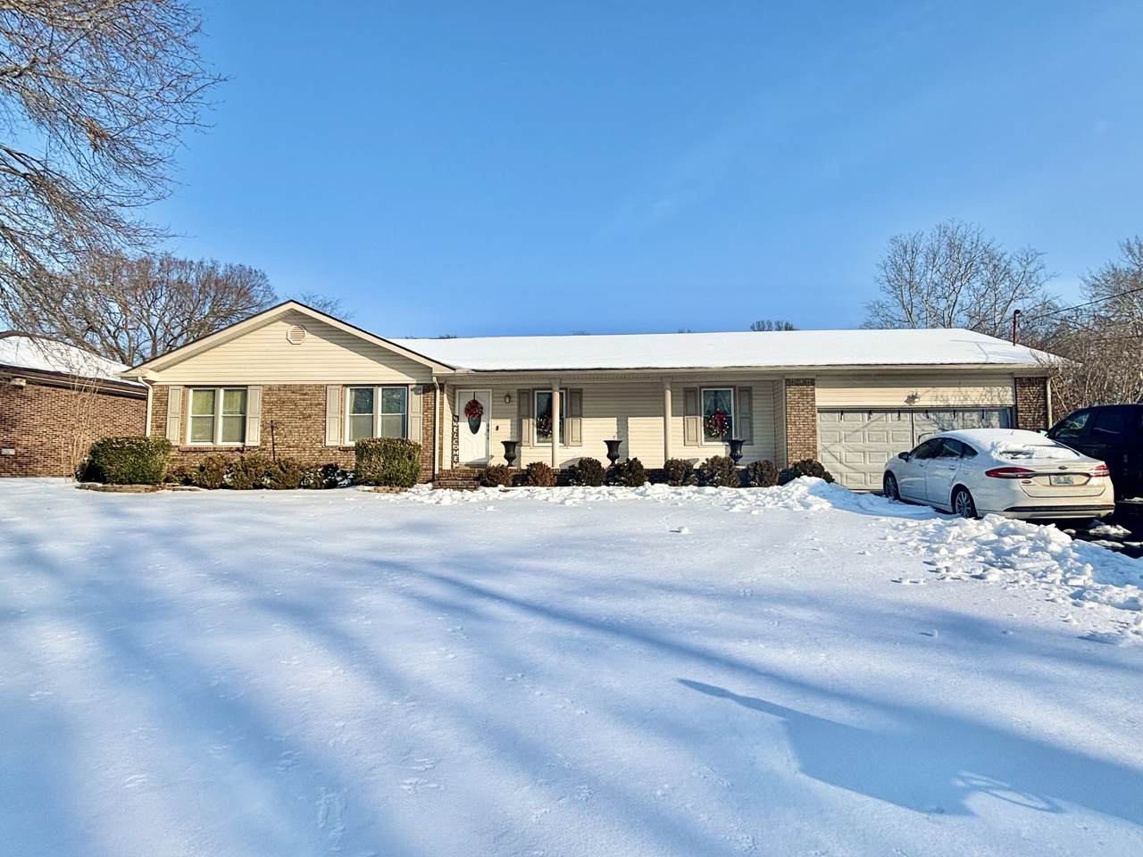 404 Springmont Dr - Photo 1