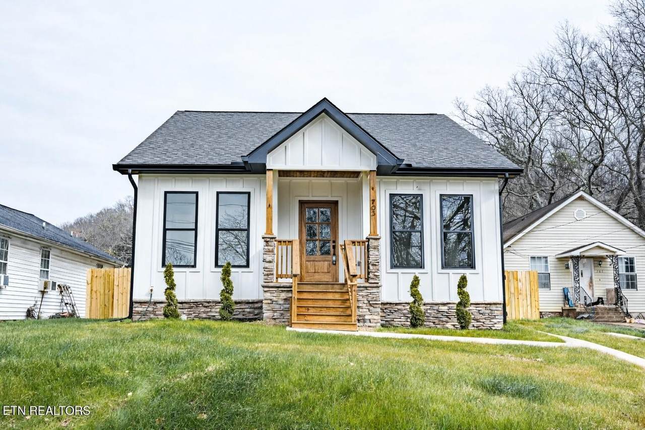 703 Sw Redwine St - Photo 1