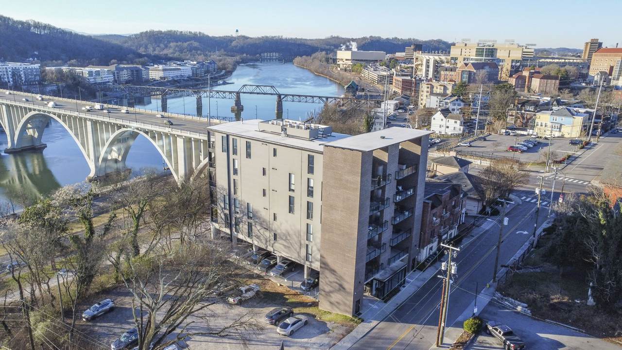 608 Hill Ave - Photo 1