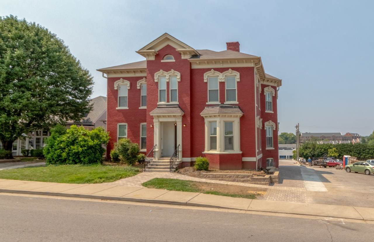 305 Main St - Photo 1