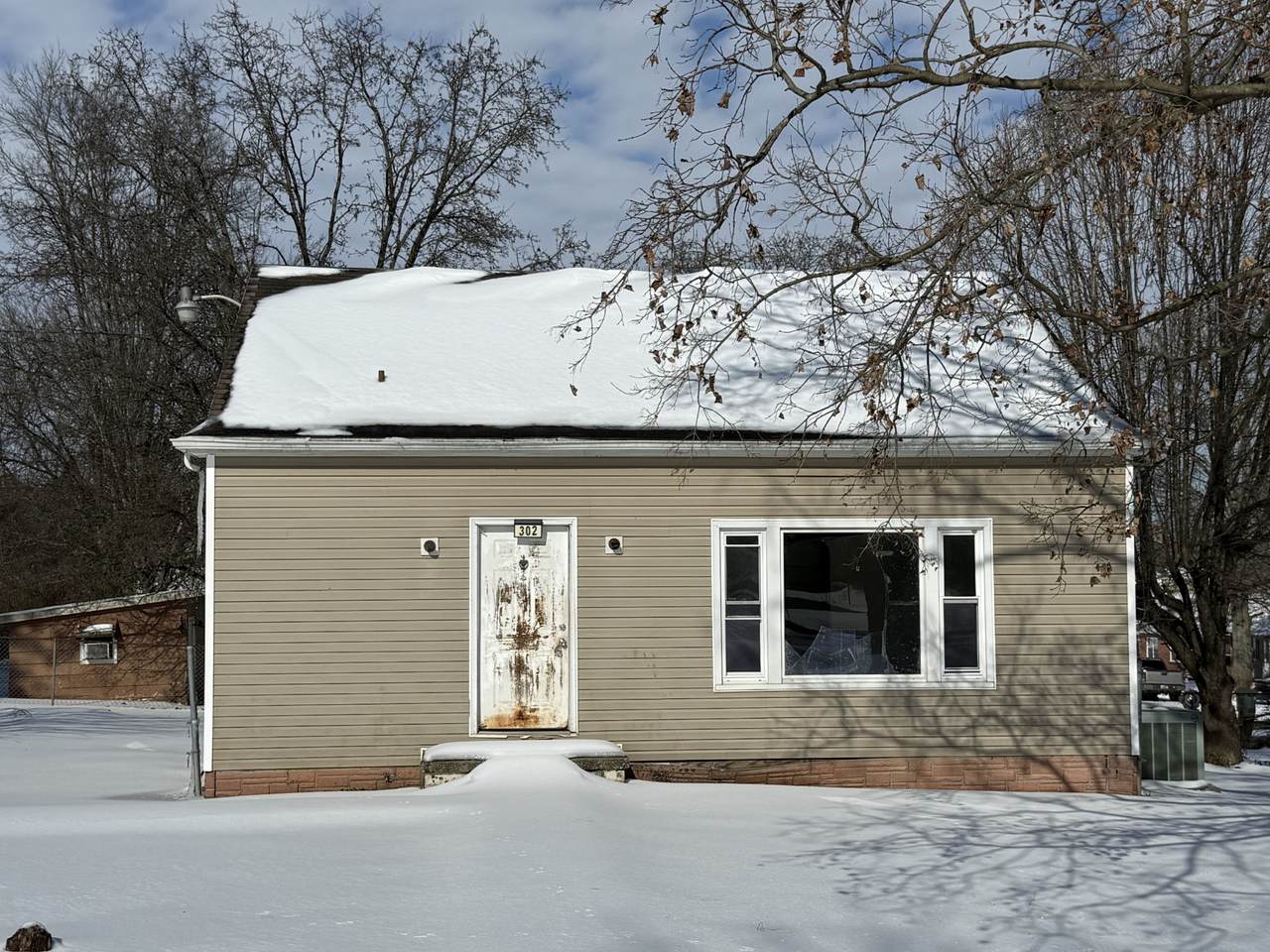 302 Crestview Dr - Photo 1