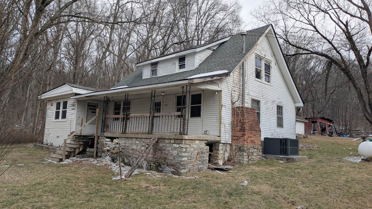 215 Robertson Ln - Photo 1