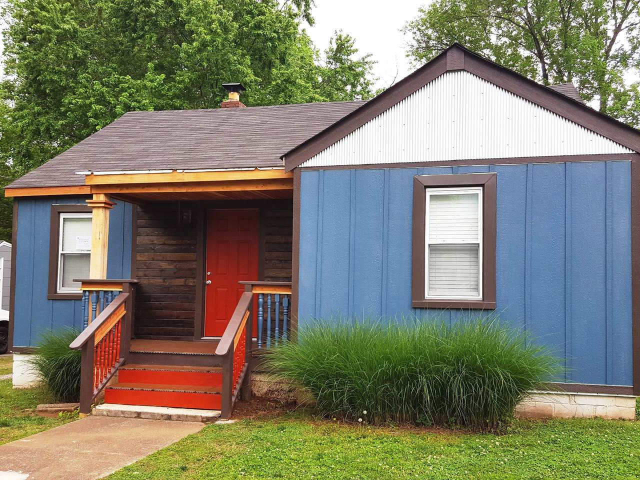 2130 Denham Ave - Photo 1