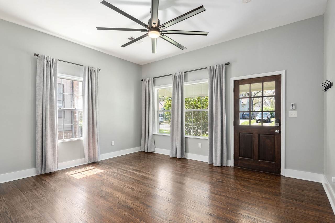 1021 N 6th St - Photo 1