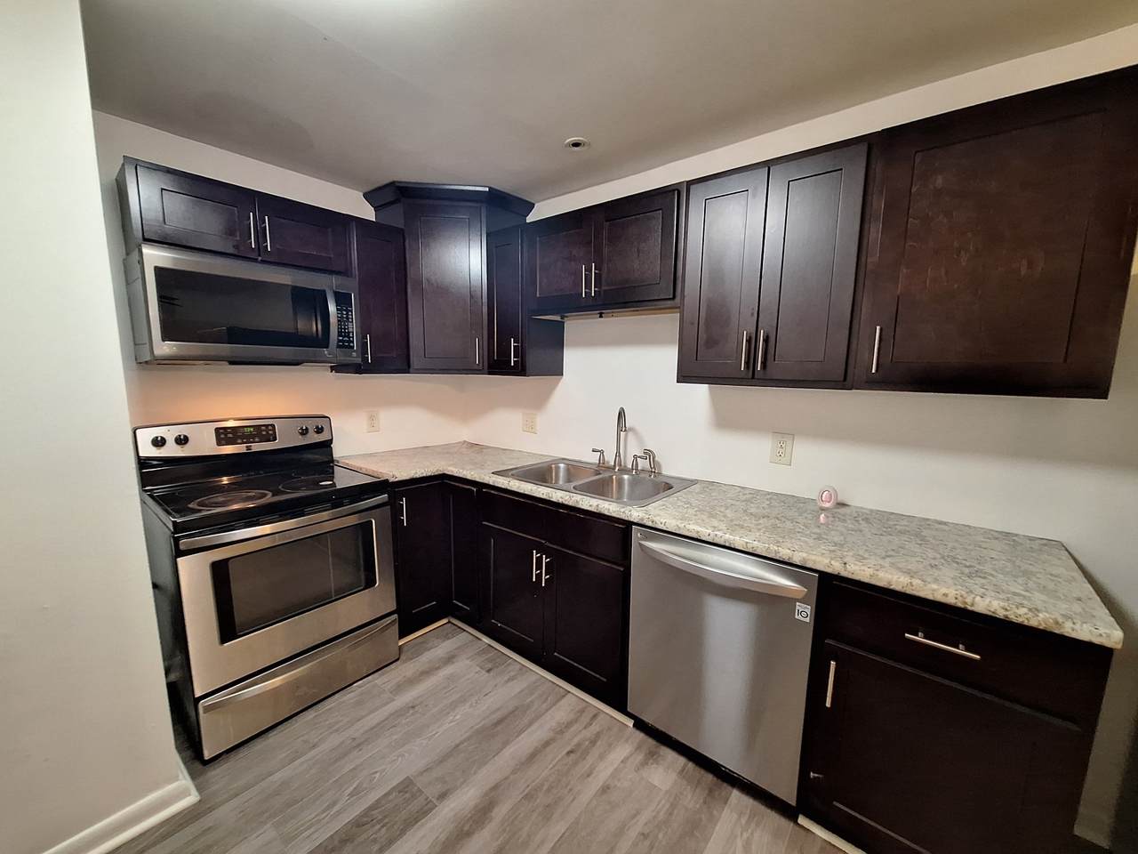 555 N Dupont Ave - Photo 1