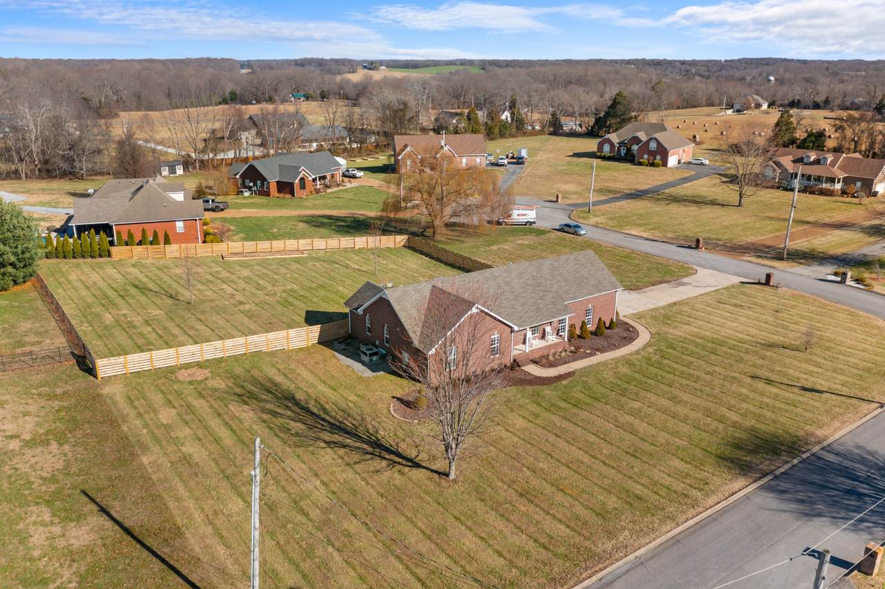 1021 Somerville Dr - Photo 1